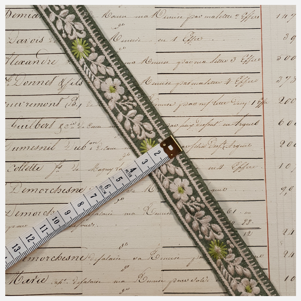 Embroidered Trim - 1 Meter - (ITR-1026)