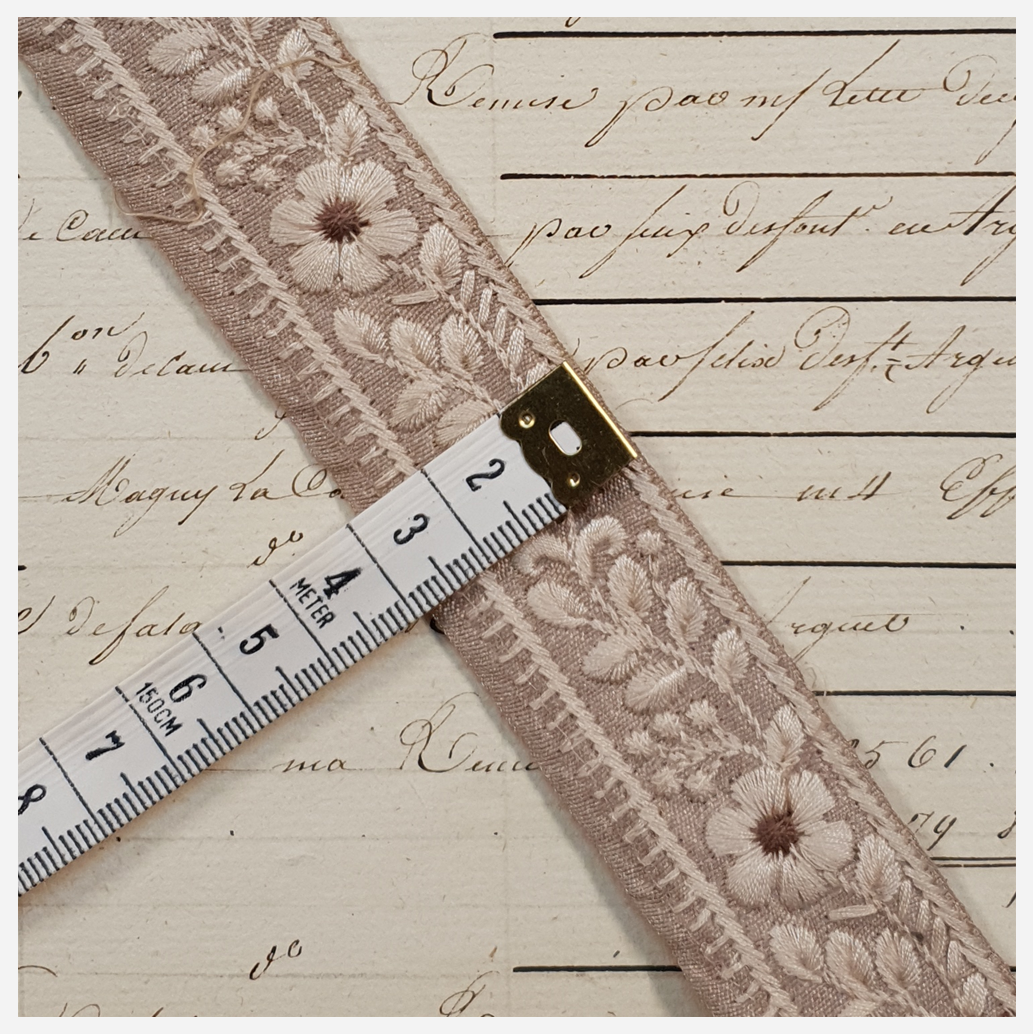 Embroidered Trim - 1 Meter - (ITR-1027)
