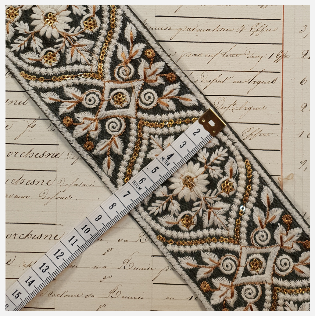 Embroidered Trim - 1 Meter - (ITR-1039)