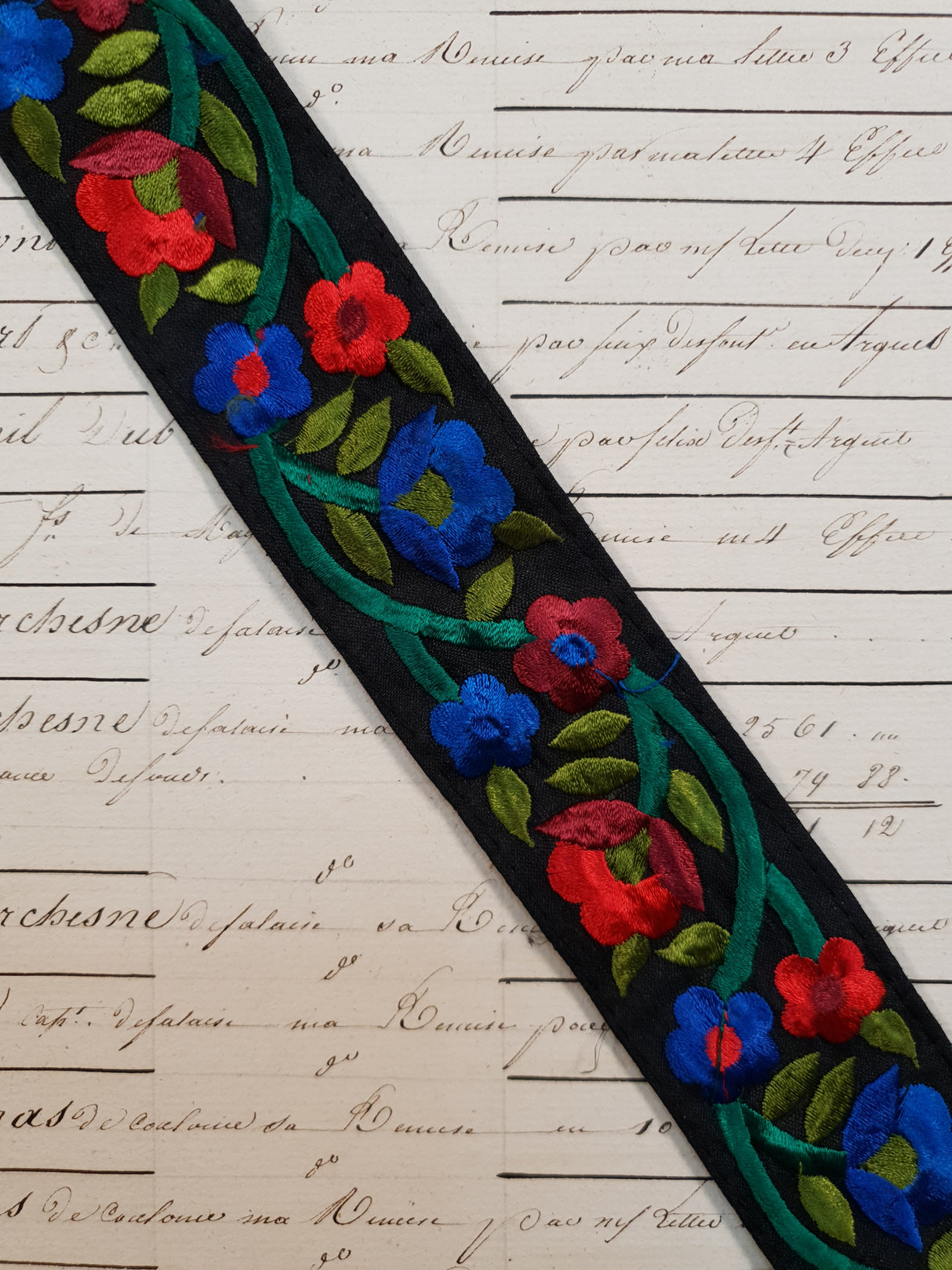 Embroidered Trim - 1 Meter - (ITR-1057)