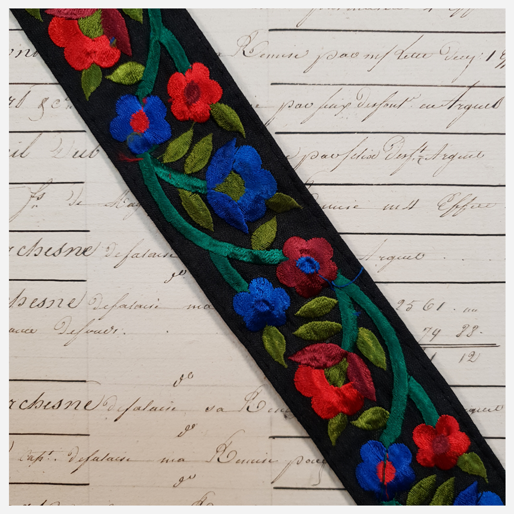 Embroidered Trim - 1 Meter - (ITR-1057)