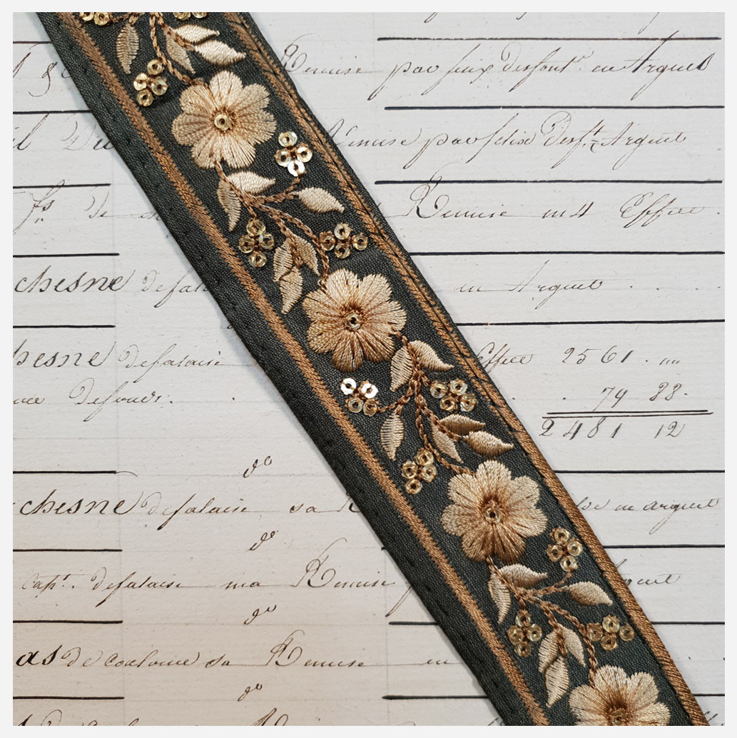 Embroidered Trim - 1 Meter - (ITR-1071)