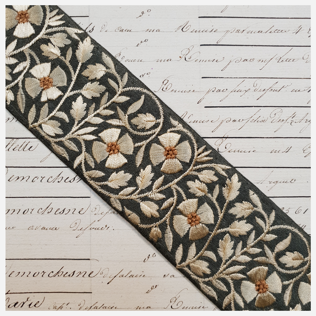 Embroidered Trim - 1 Meter - (ITR-1088)