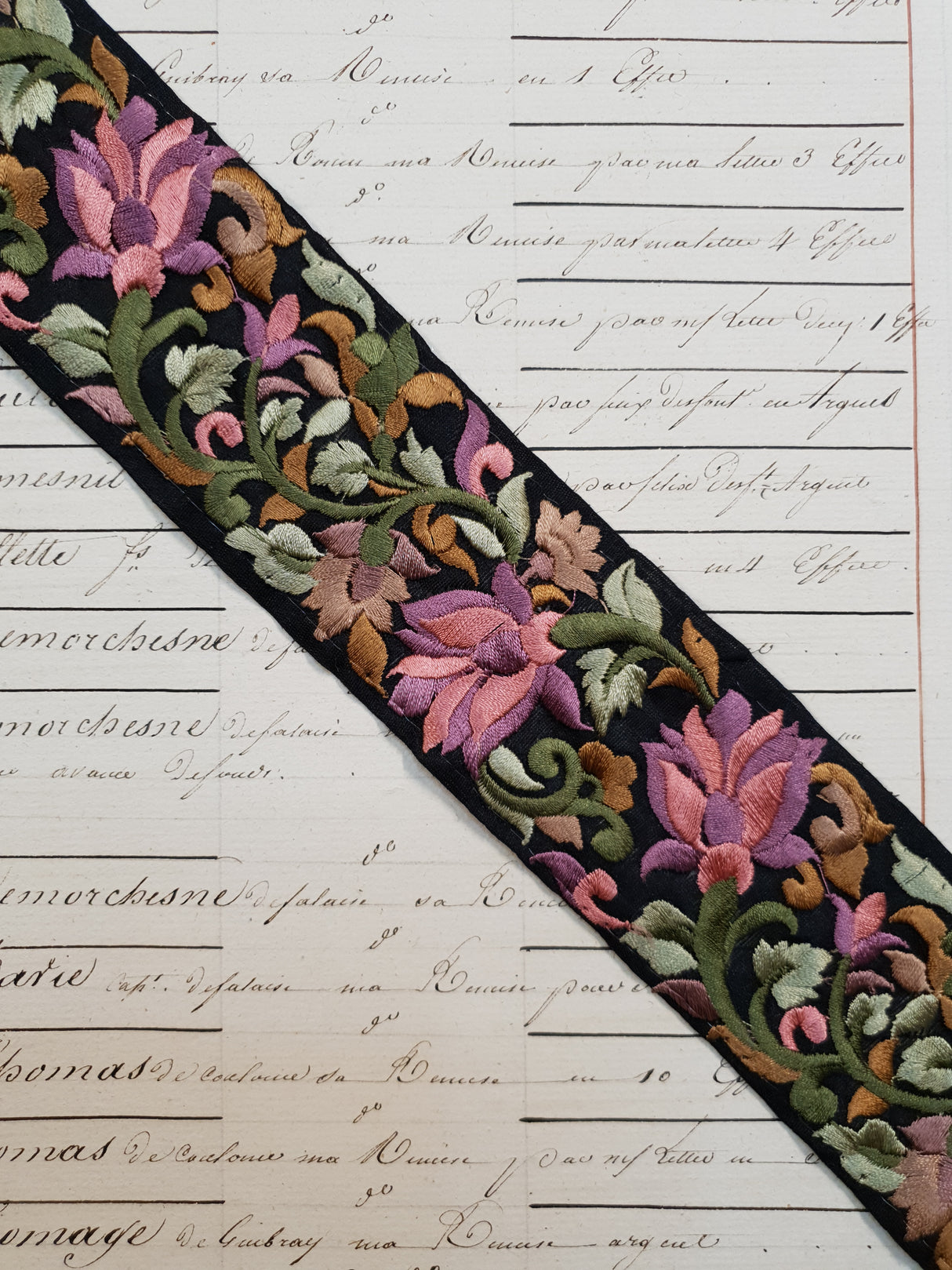 Embroidered Trim - 1 Meter - (ITR-1092)