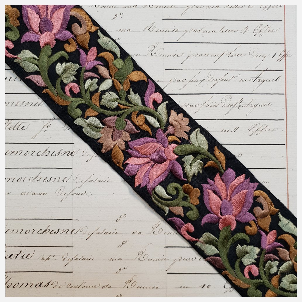 Embroidered Trim - 1 Meter - (ITR-1092)