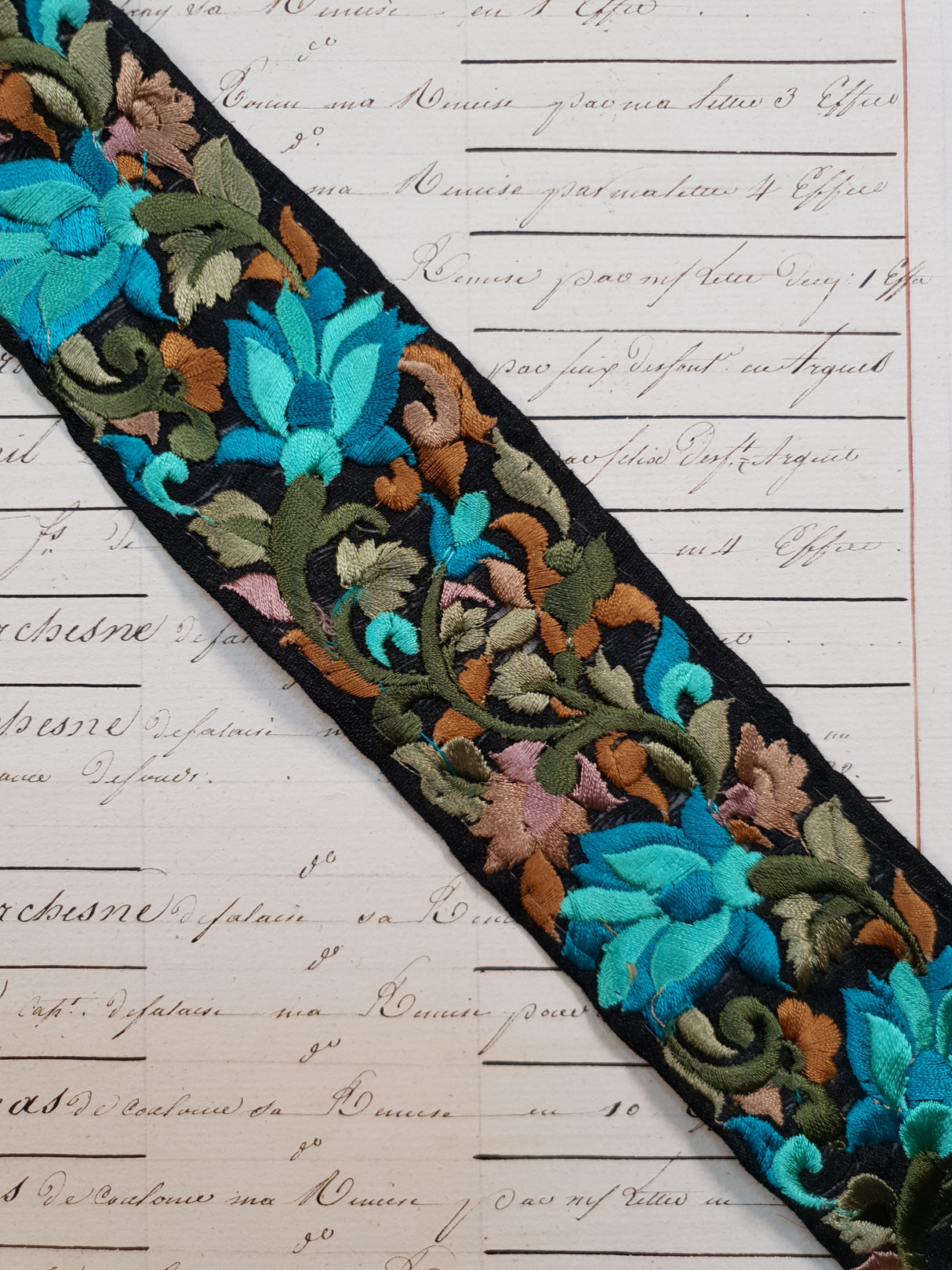 Embroidered Trim - 1 Meter - (ITR-1093)