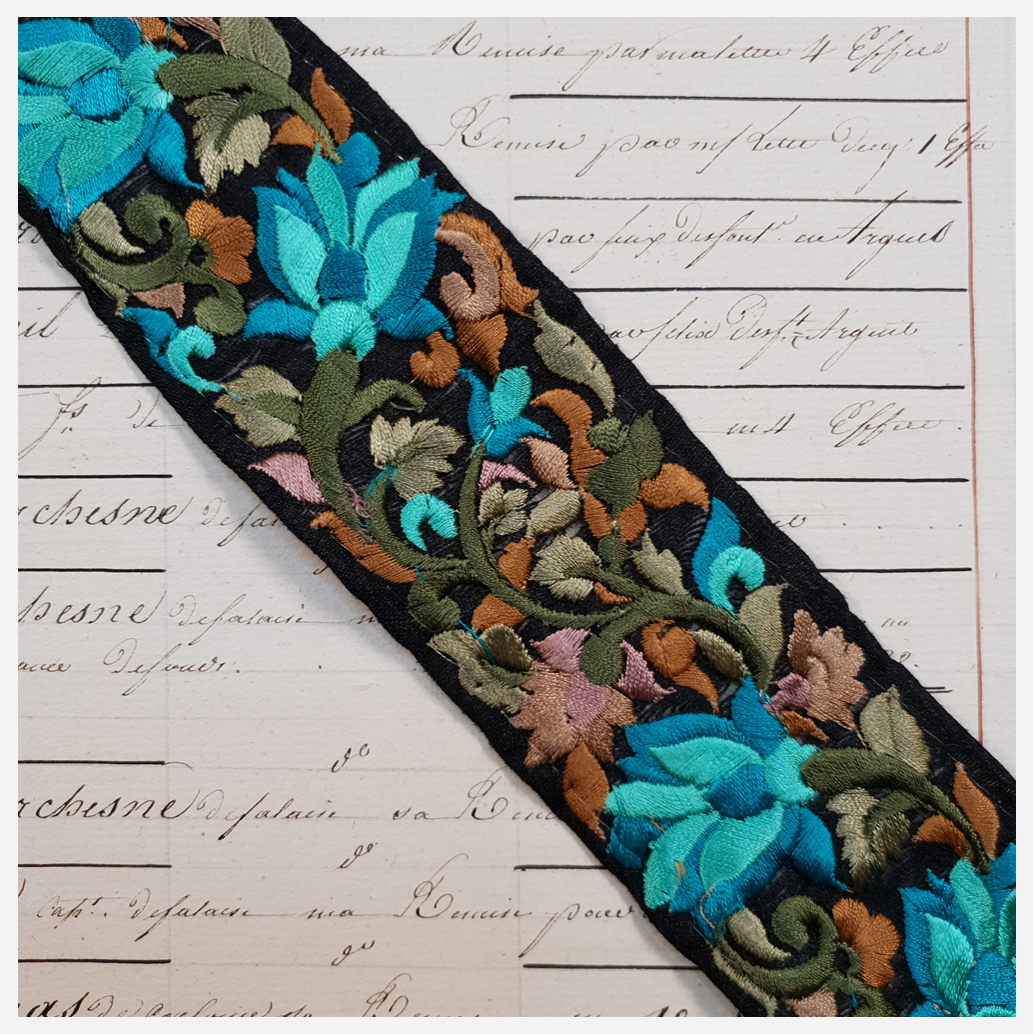 Embroidered Trim - 1 Meter - (ITR-1093)