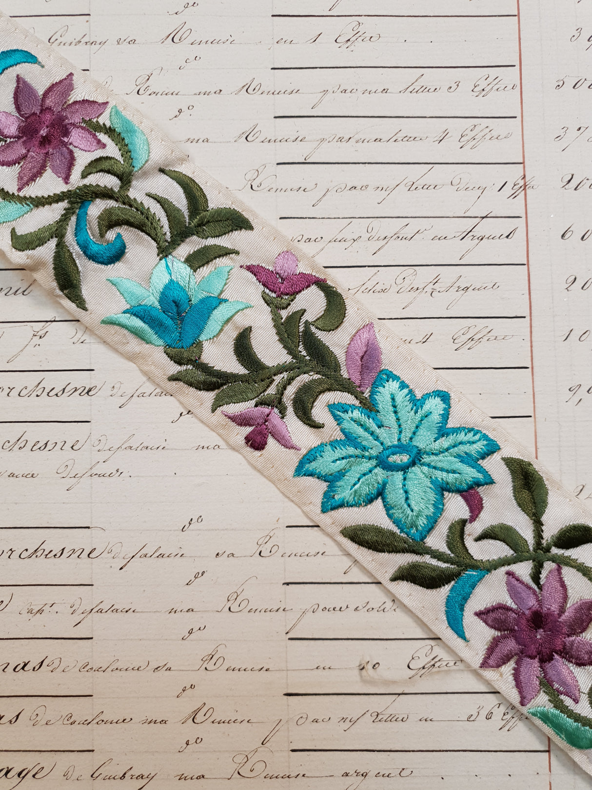 Embroidered Trim - 1 Meter - (ITR-1095)