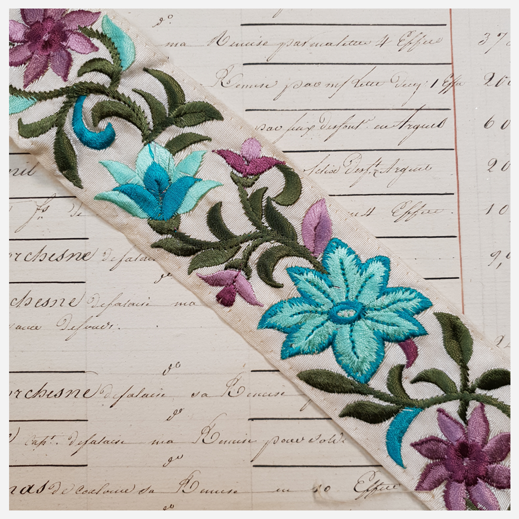 Embroidered Trim - 1 Meter - (ITR-1095)