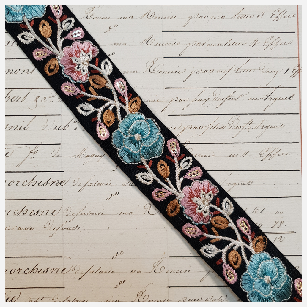 Embroidered Trim - 1 Meter - (ITR-1099)