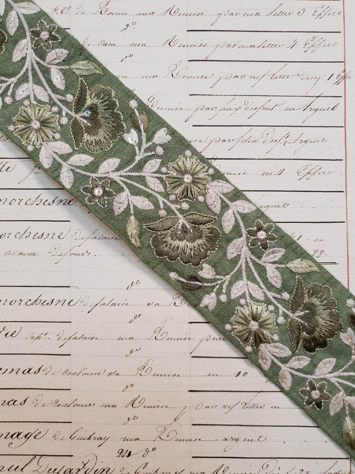 Embroidered Trim - 1 Meter - (ITR-1131)