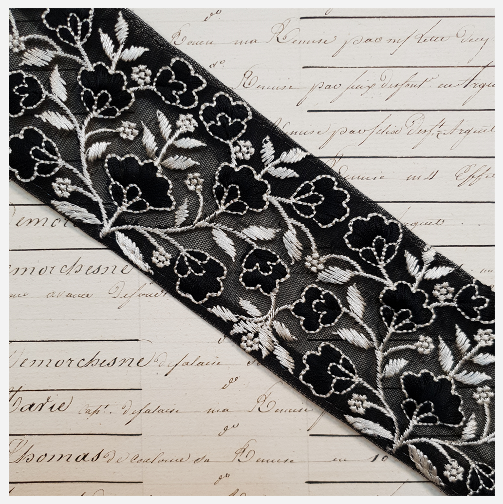 Embroidered Trim - 1 Meter - (ITR-1135)