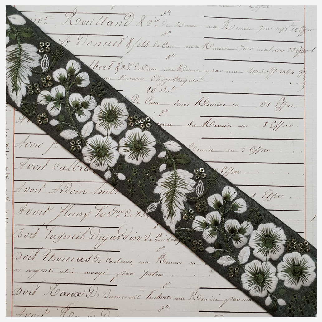 Embroidered Trim - 1 Meter - (ITR-1182)