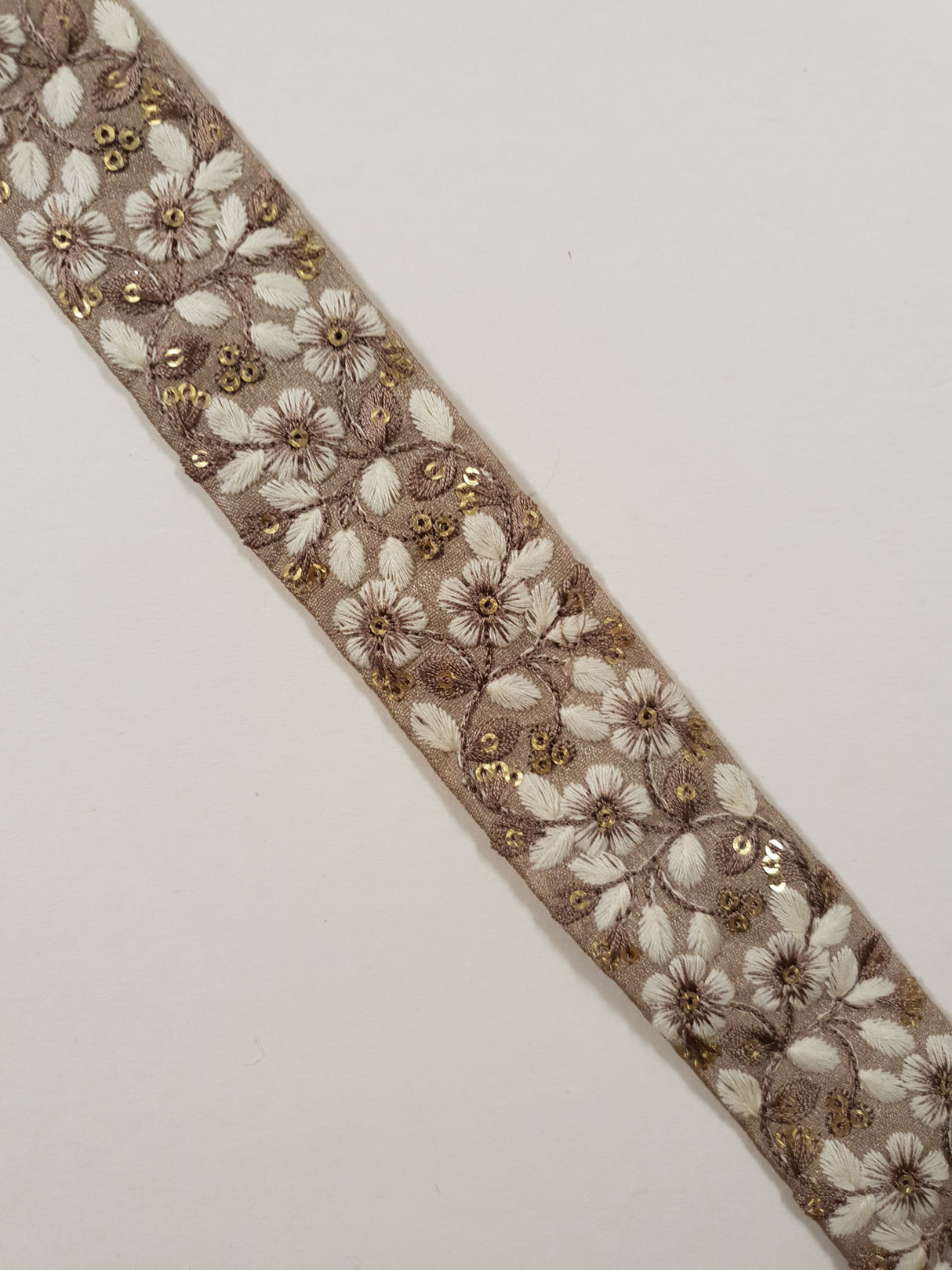Embroidered Trim - 1 Meter - (ITR-1303)