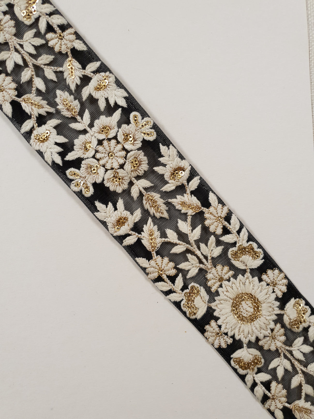 Embroidered Trim - 1 Meter - (ITR-1326)