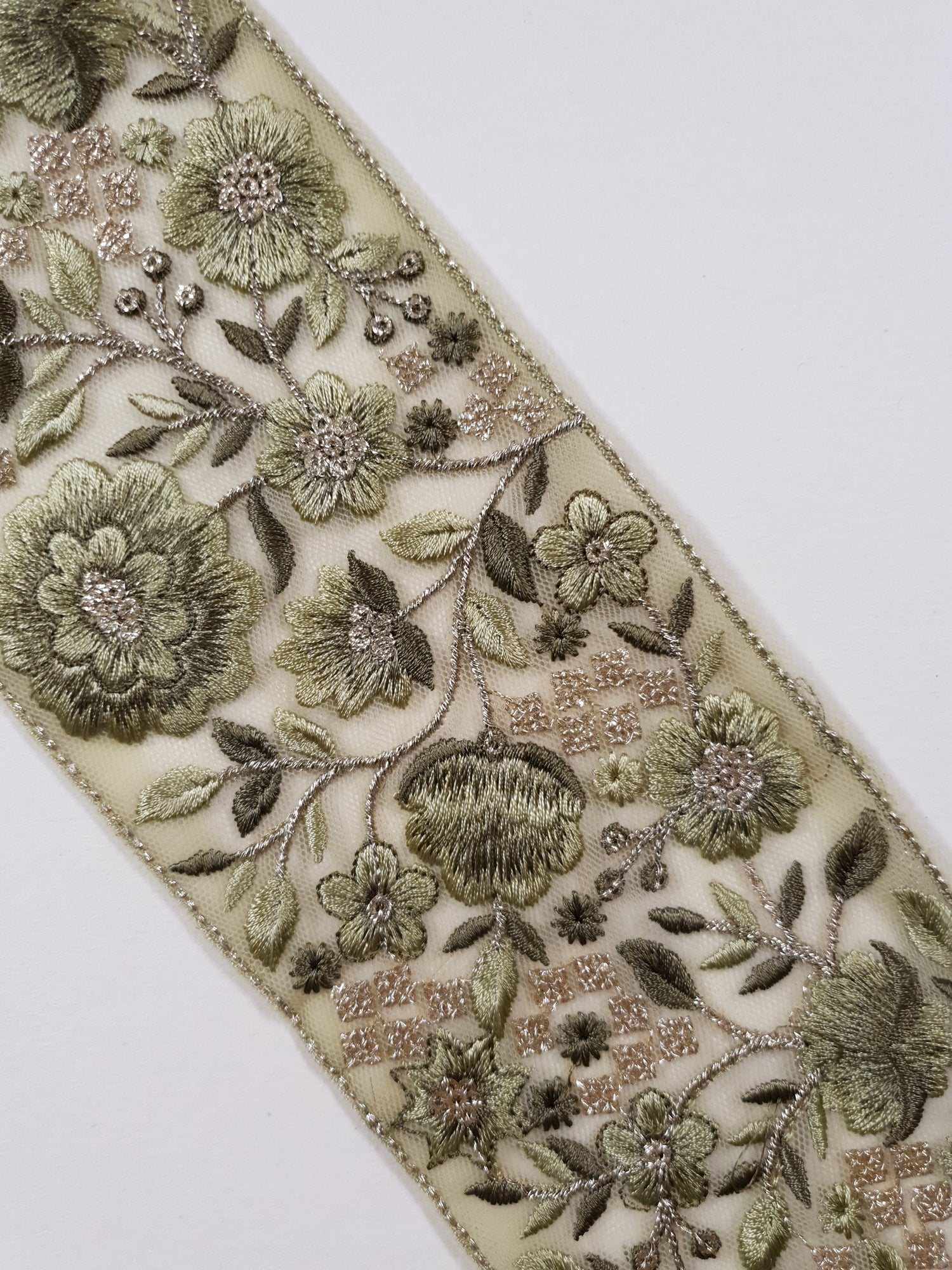 Embroidered Trim - 1 Meter - (ITR-1378)