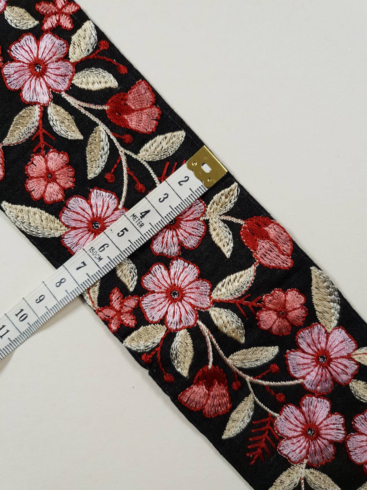 Embroidered Trim - 1 Meter - (ITR-1381)