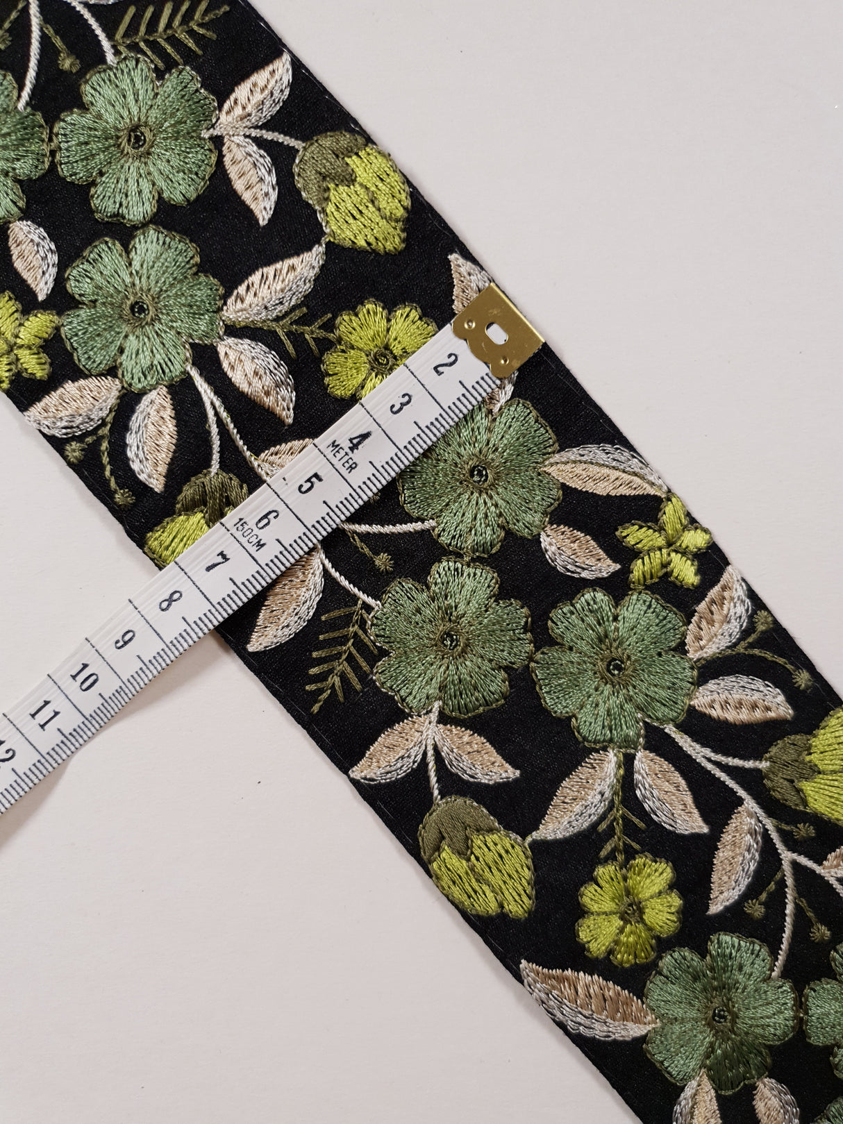 Embroidered Trim - 1 Meter - (ITR-1382)