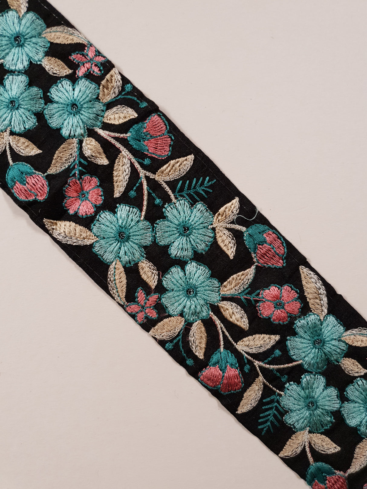Embroidered Trim - 1 Meter - (ITR-1384)