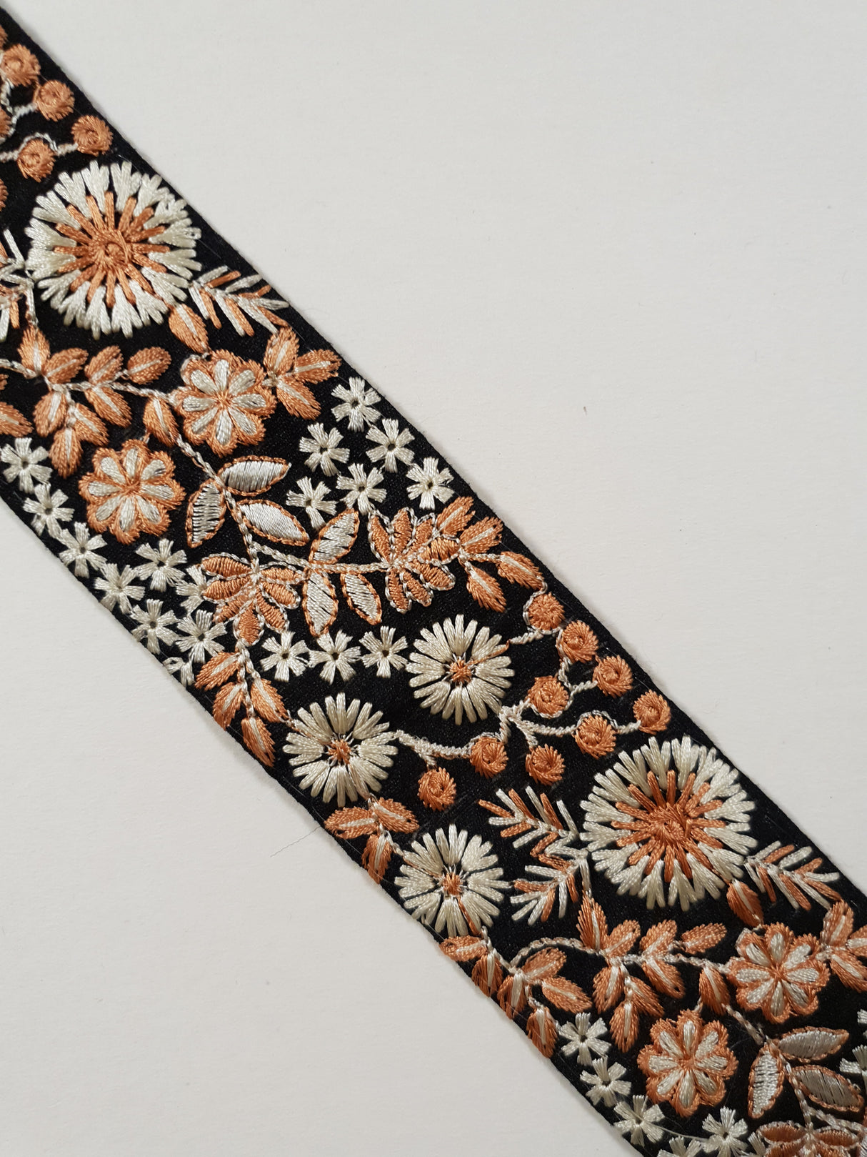Embroidered Trim - 1 Meter - (ITR-1389)