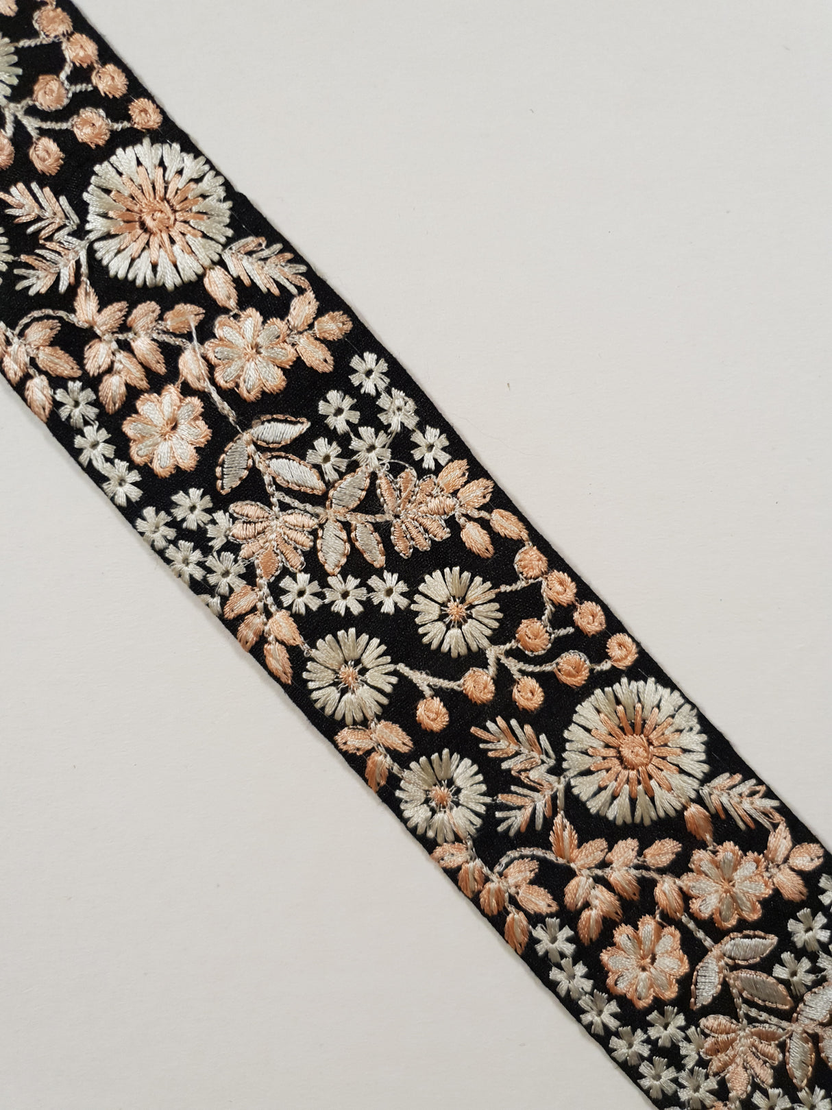 Embroidered Trim - 1 Meter - (ITR-1390)