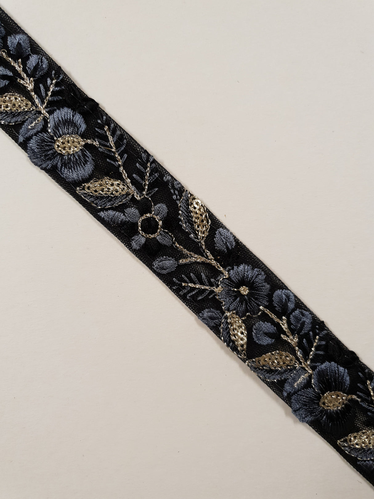 Embroidered Trim - 1 Meter - (ITR-1394)