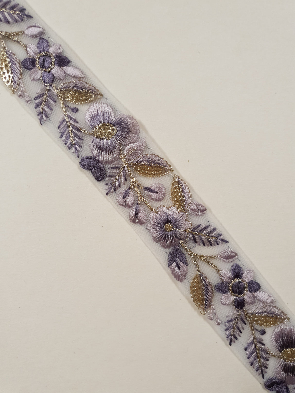 Embroidered Trim - 1 Meter - (ITR-1396)