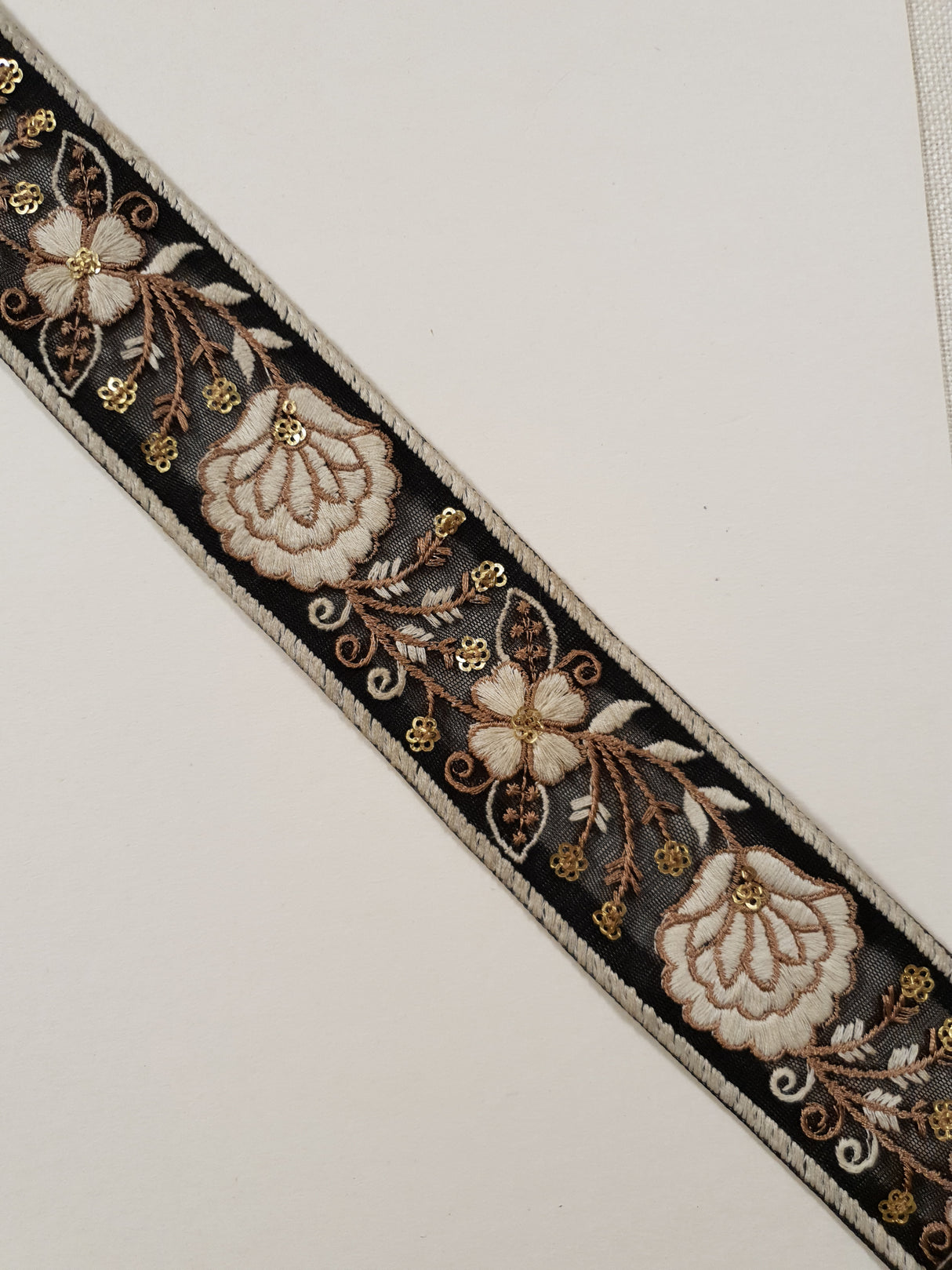 Embroidered Trim - 1 Meter - (ITR-1397)