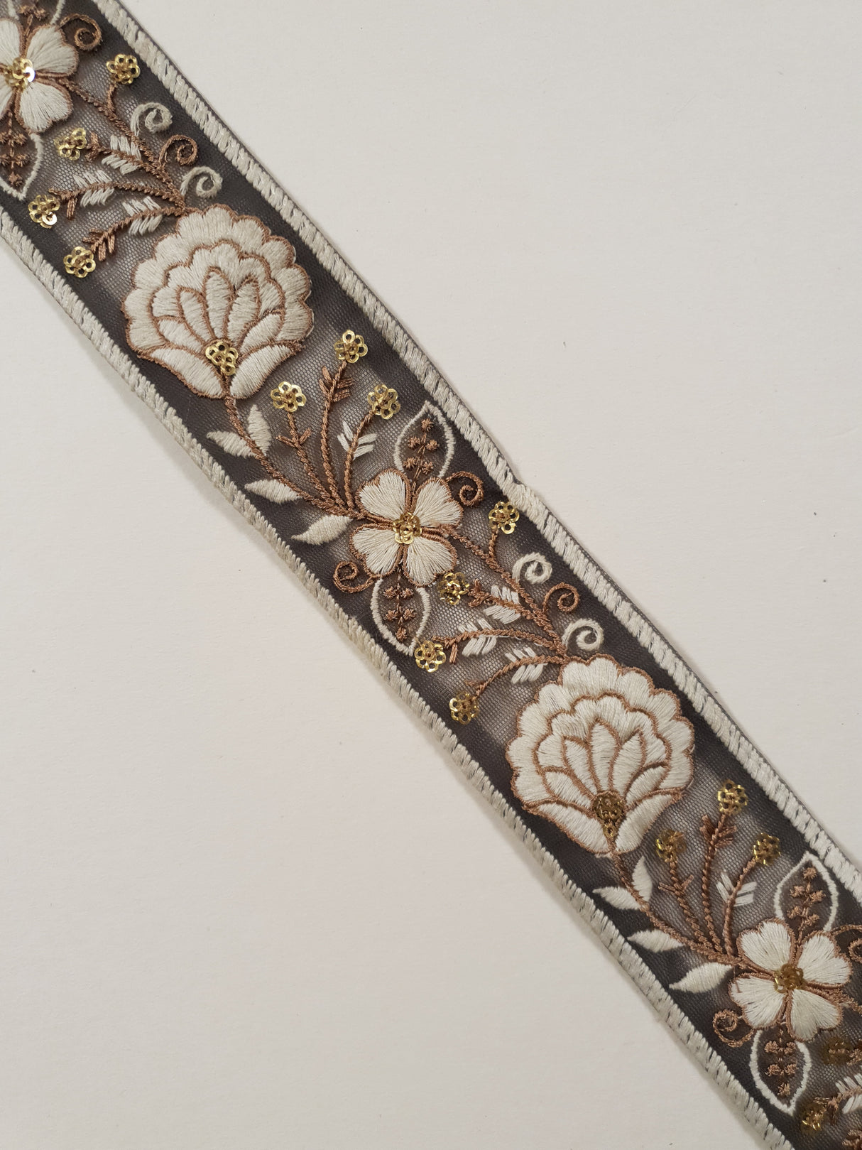 Embroidered Trim - 1 Meter - (ITR-1398)
