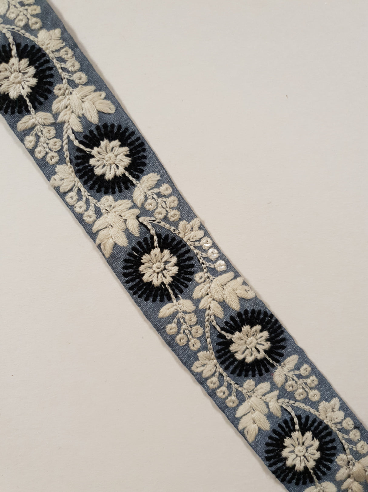 Embroidered Trim - ROLL - (ITR-1404)