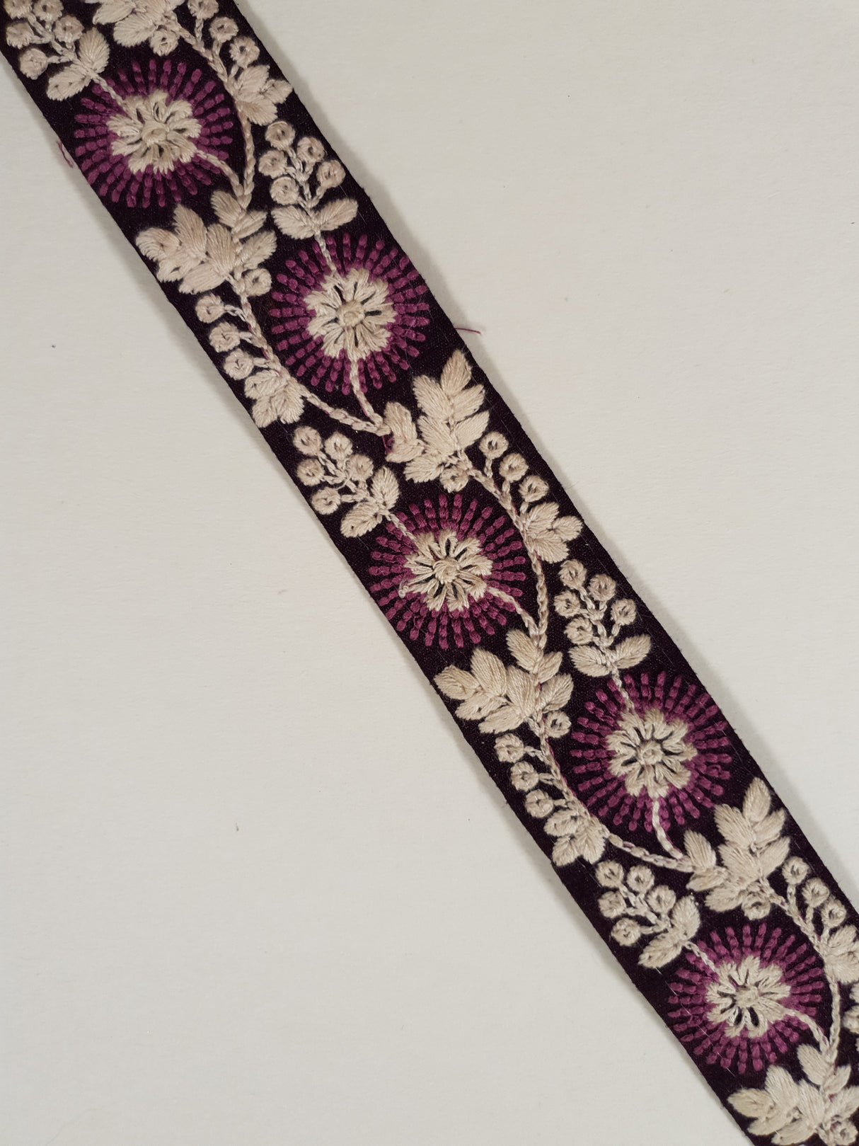Embroidered Trim - ROLL - (ITR-1405)