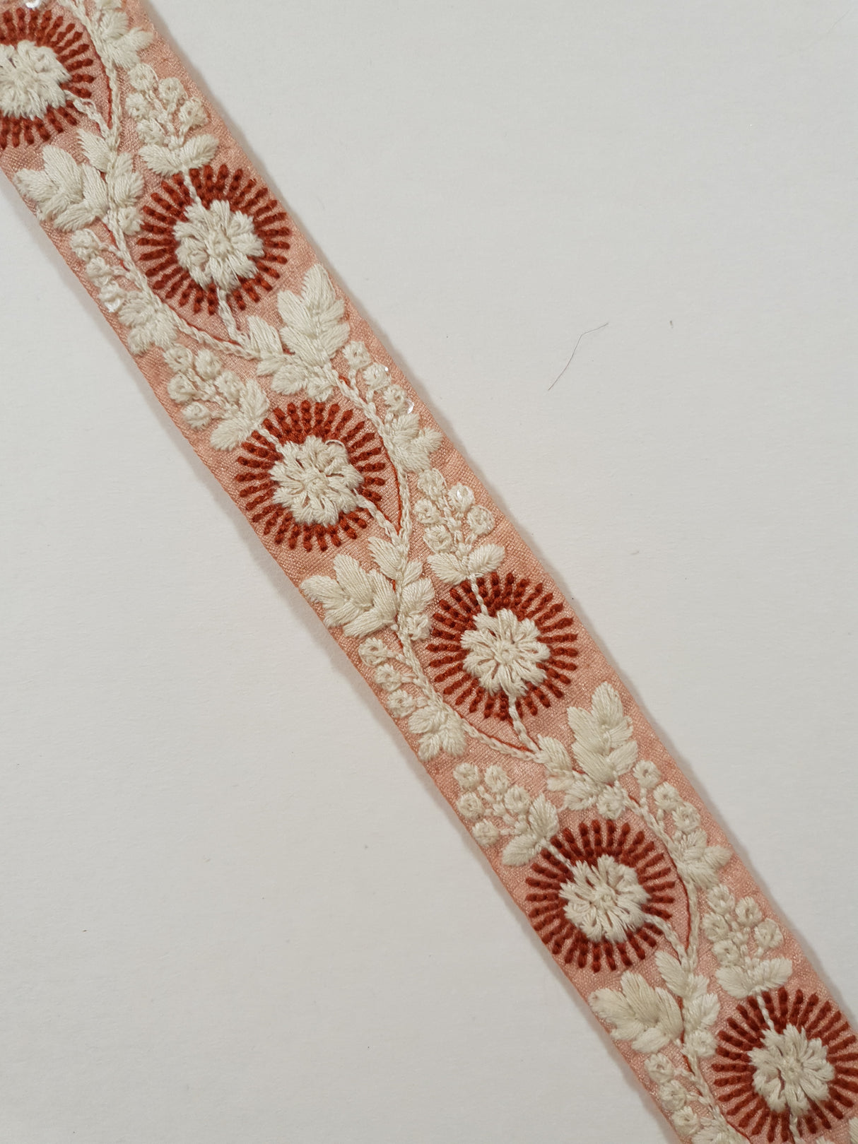 Embroidered Trim - 1 Meter - (ITR-1406)