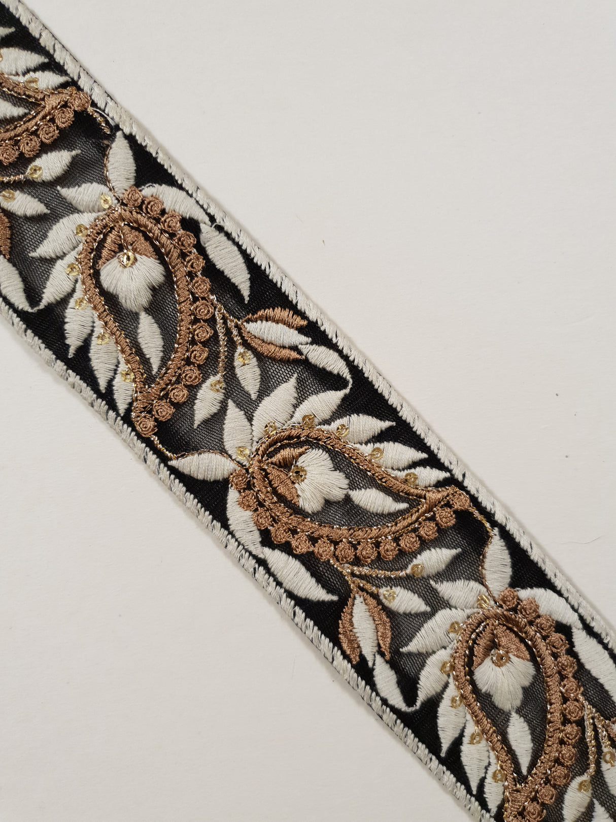 Embroidered Trim - 1 Meter - (ITR-1410)