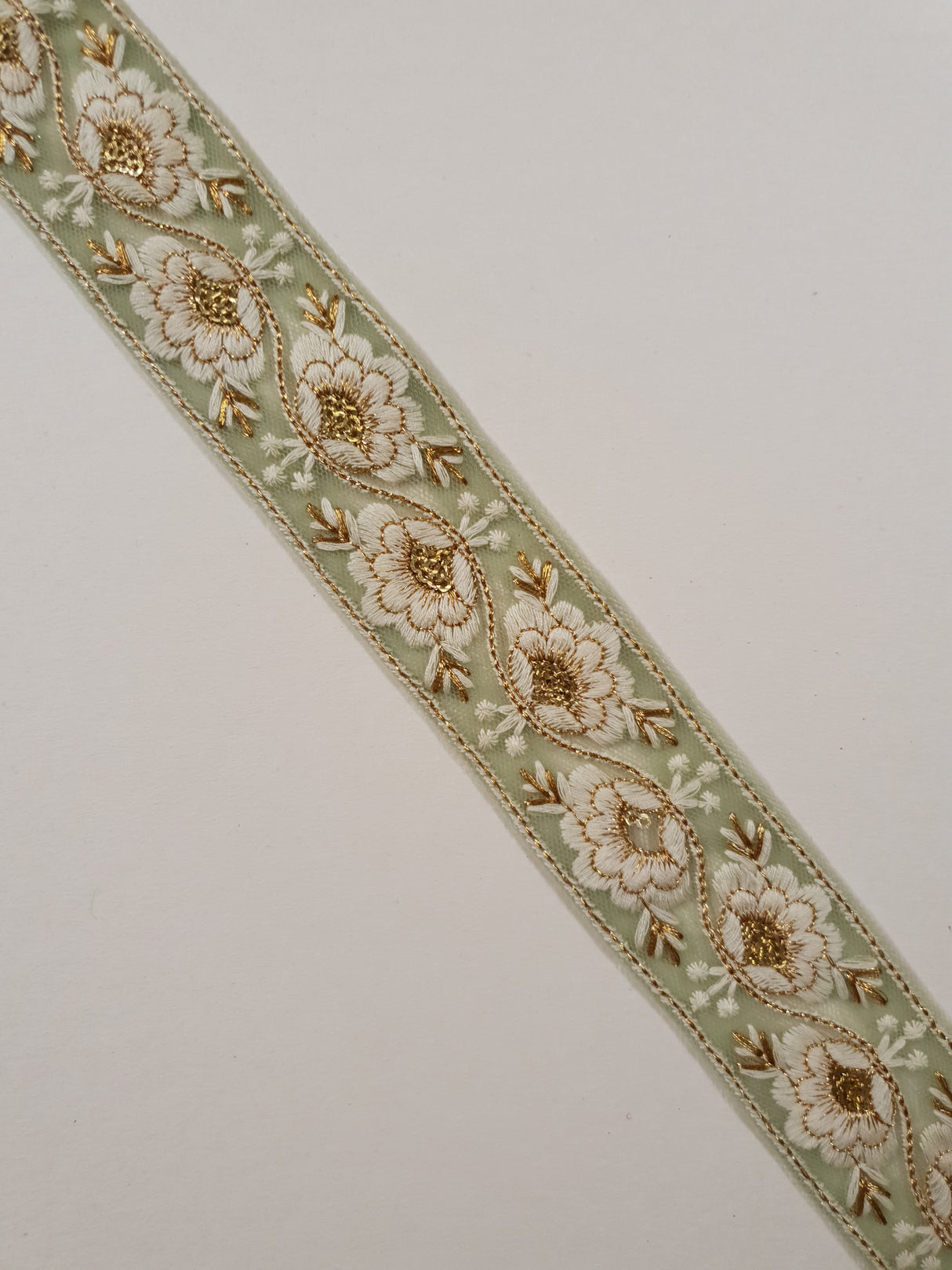 Embroidered Trim - 1 Meter - (ITR-1442)