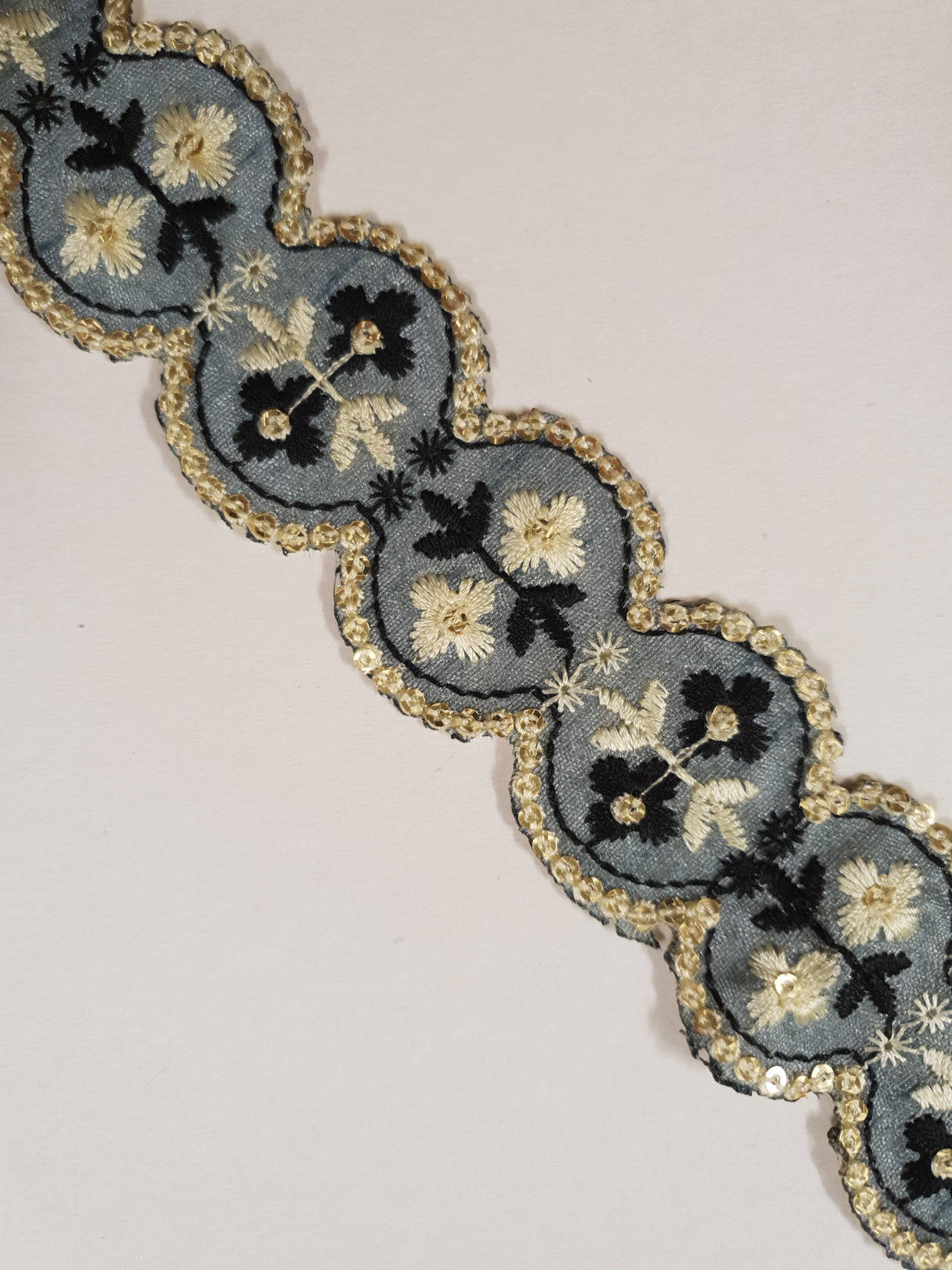 Embroidered Trim - 1 Meter - (ITR-1471)