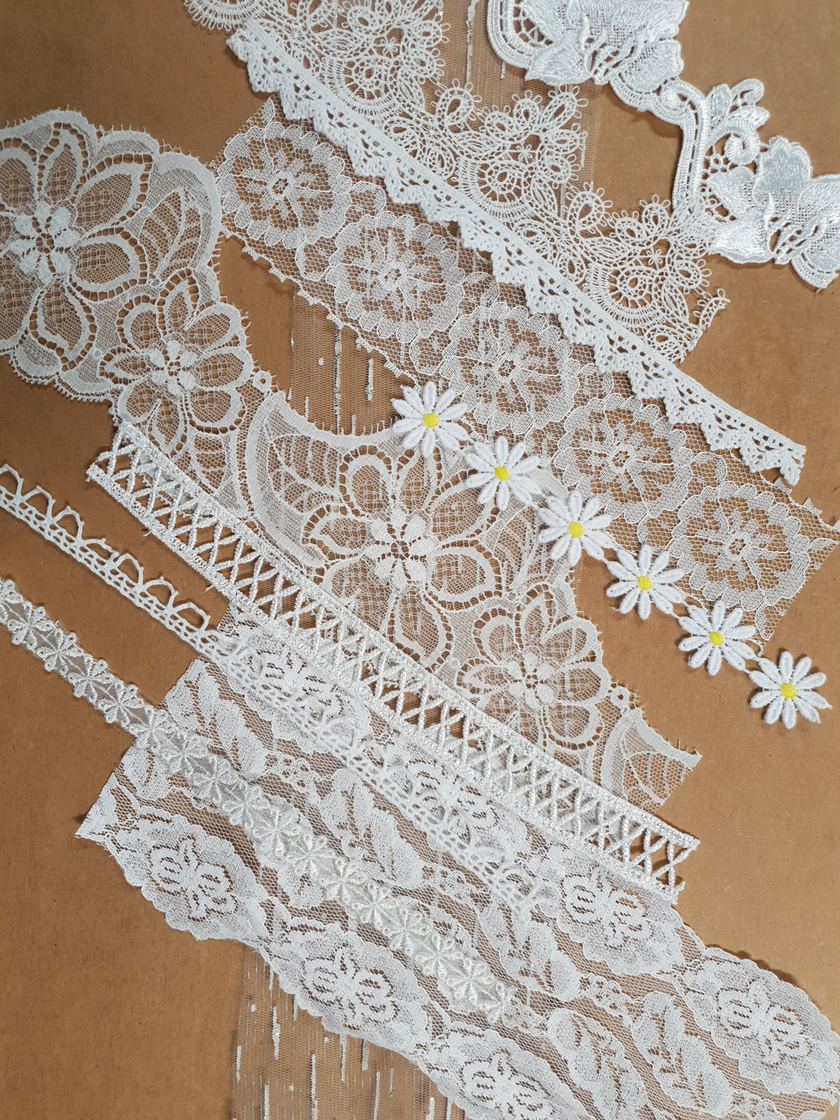 Motherloads Lace Snippets Pack - 4002