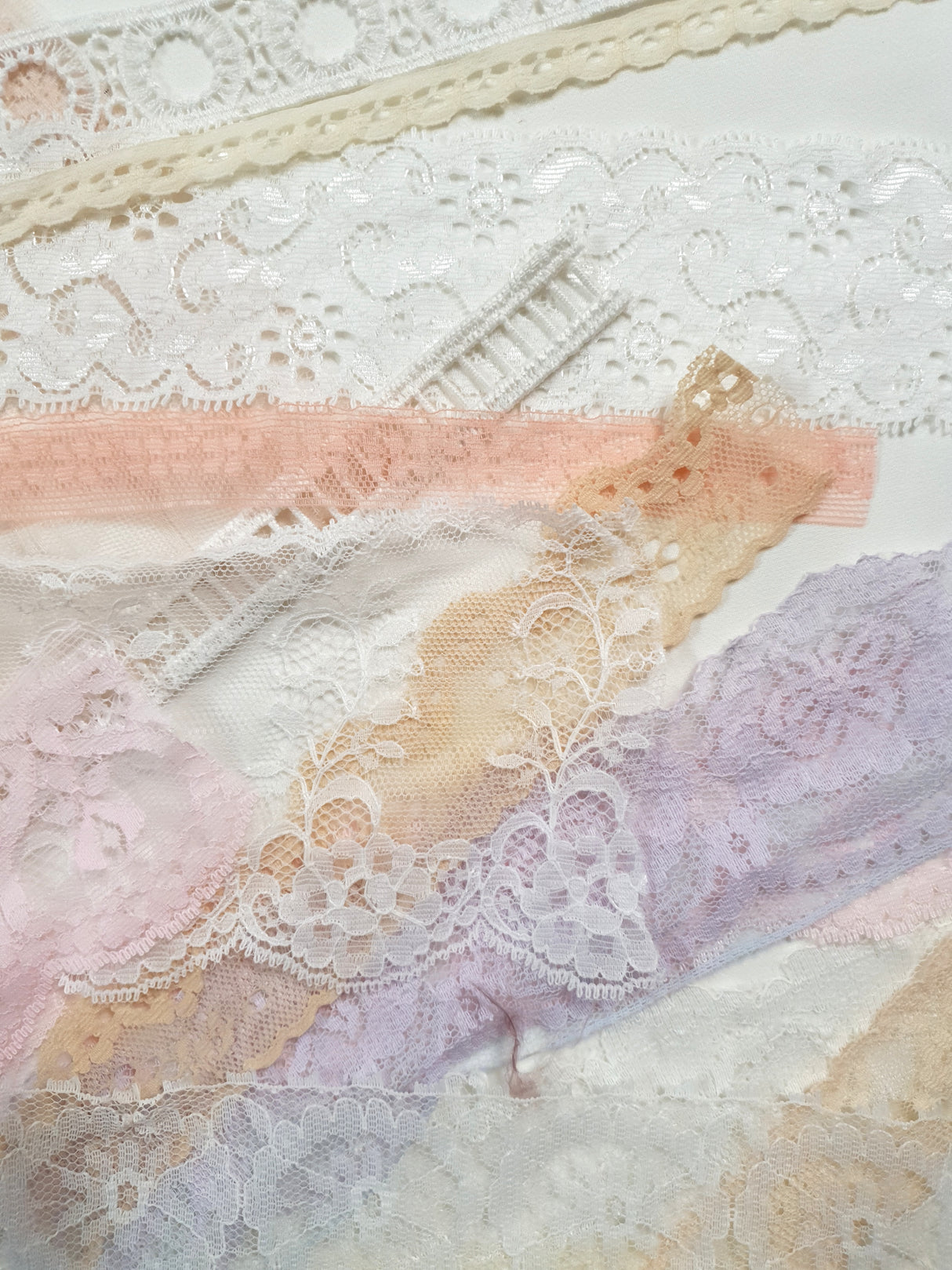 Lace Snippets Pack - 25 Pieces - 1812