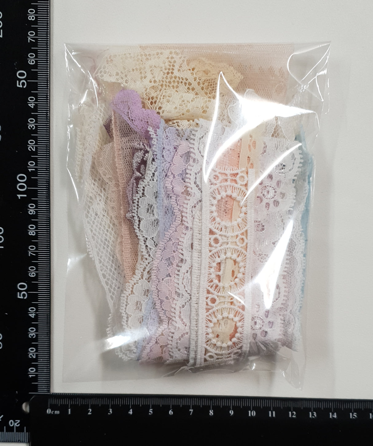 Lace Snippets Pack - 25 Pieces - 1812