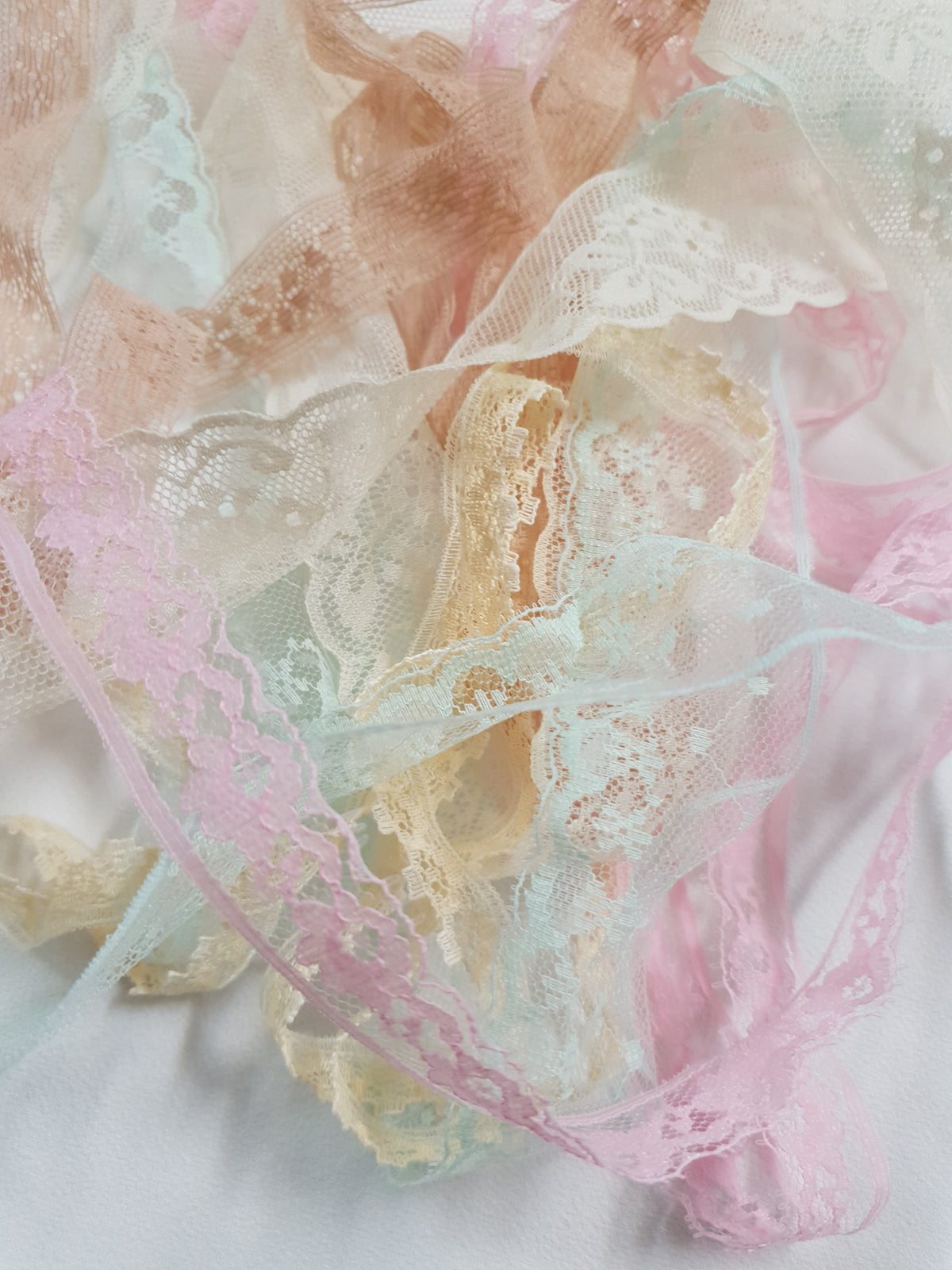 Assorted Lace Grab Bag - 5 Meters - (LP-7500-3) - Picked at Random