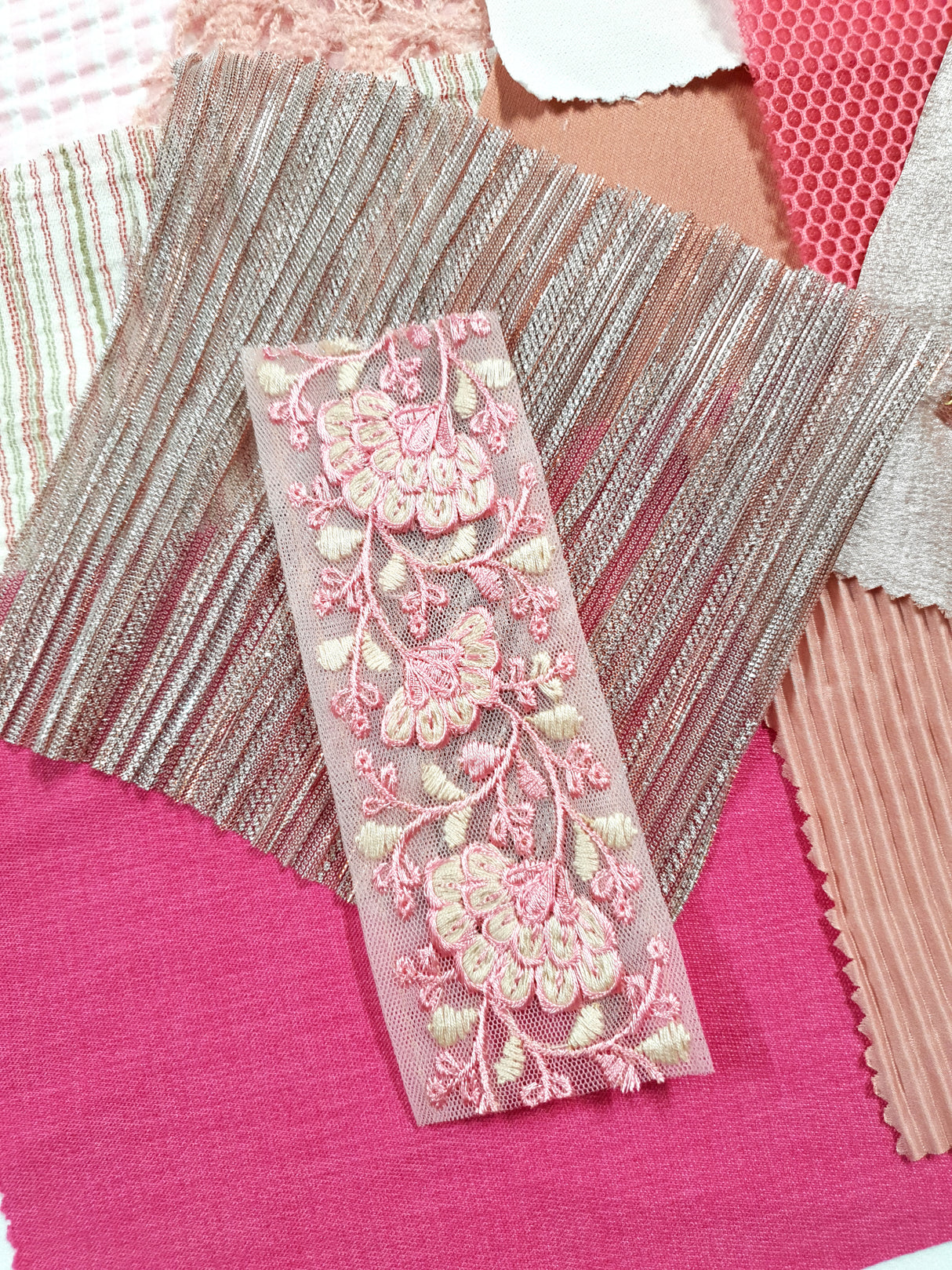Textile Scraps Pack - US - Picked at Random