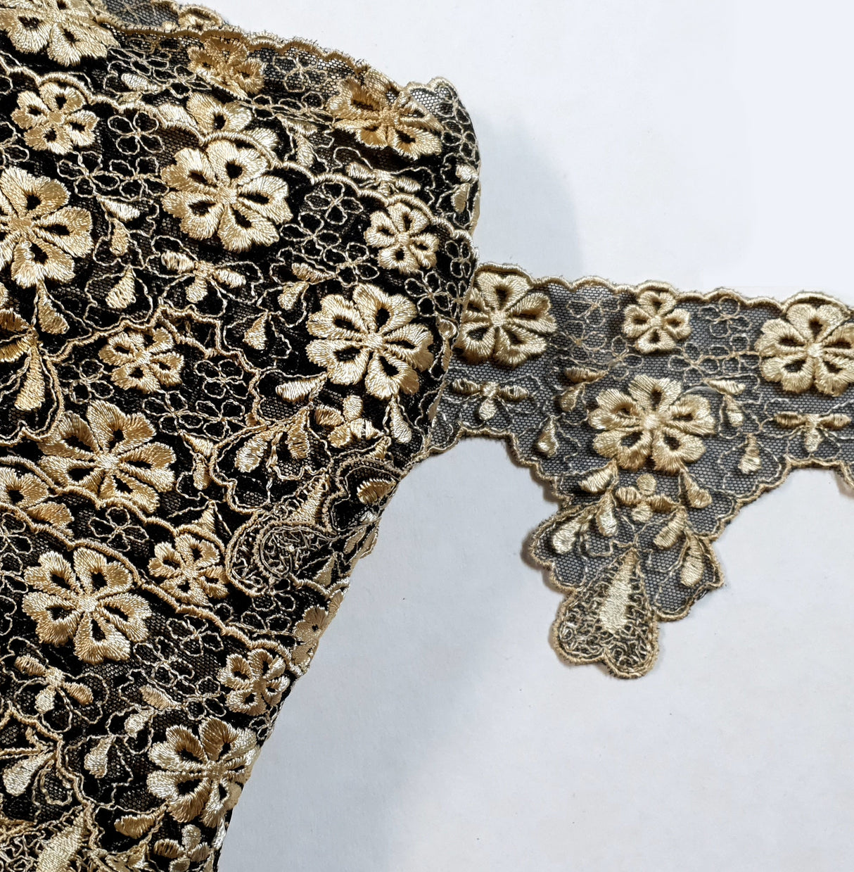 Lace Trim Pack - 113 - Black & Gold - 1 Meter