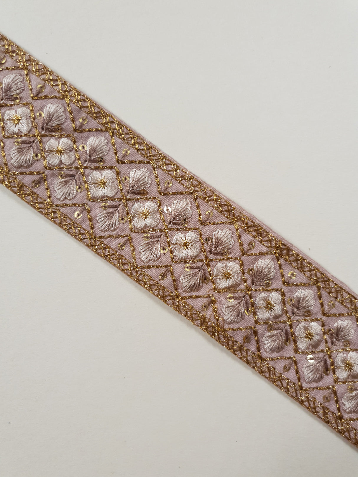 Embroidered Trim - 1 Meter - (ITR-1287)