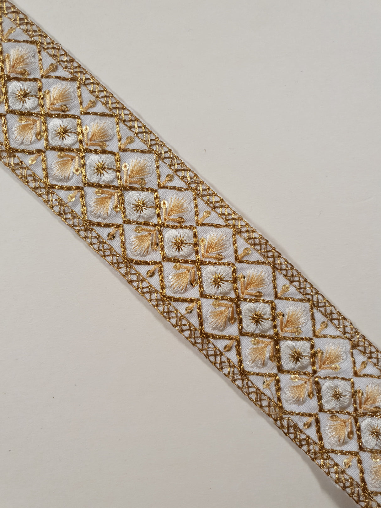 Embroidered Trim - 1 Meter - (ITR-1291)