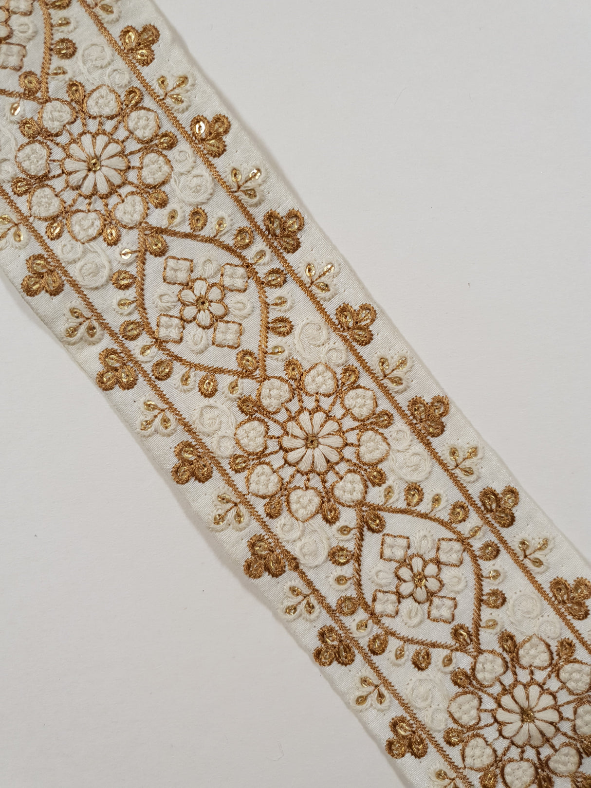 Embroidered Trim - 1 Meter - (ITR-1307)