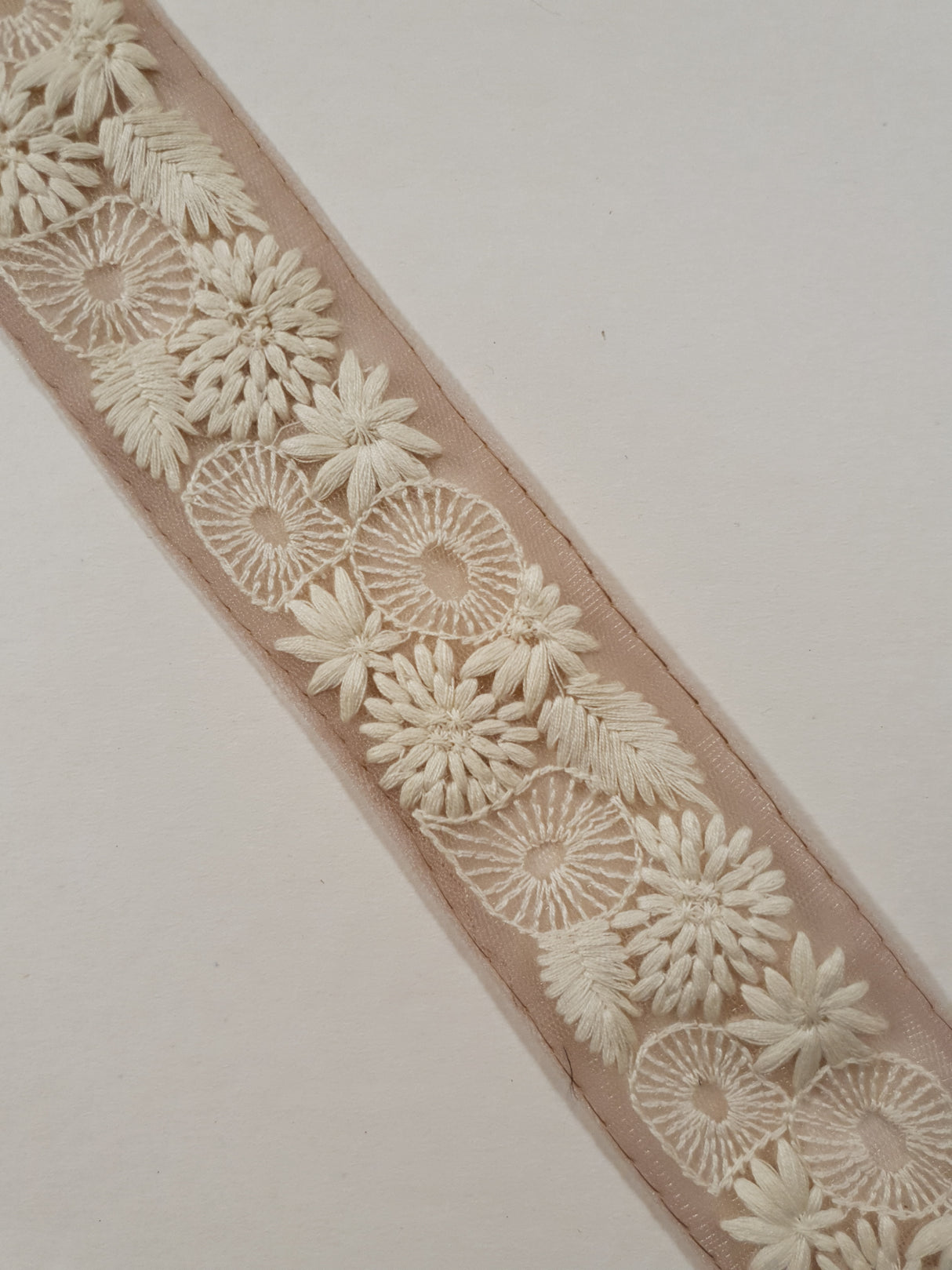 Embroidered Trim - 1 Meter - (ITR-1343)