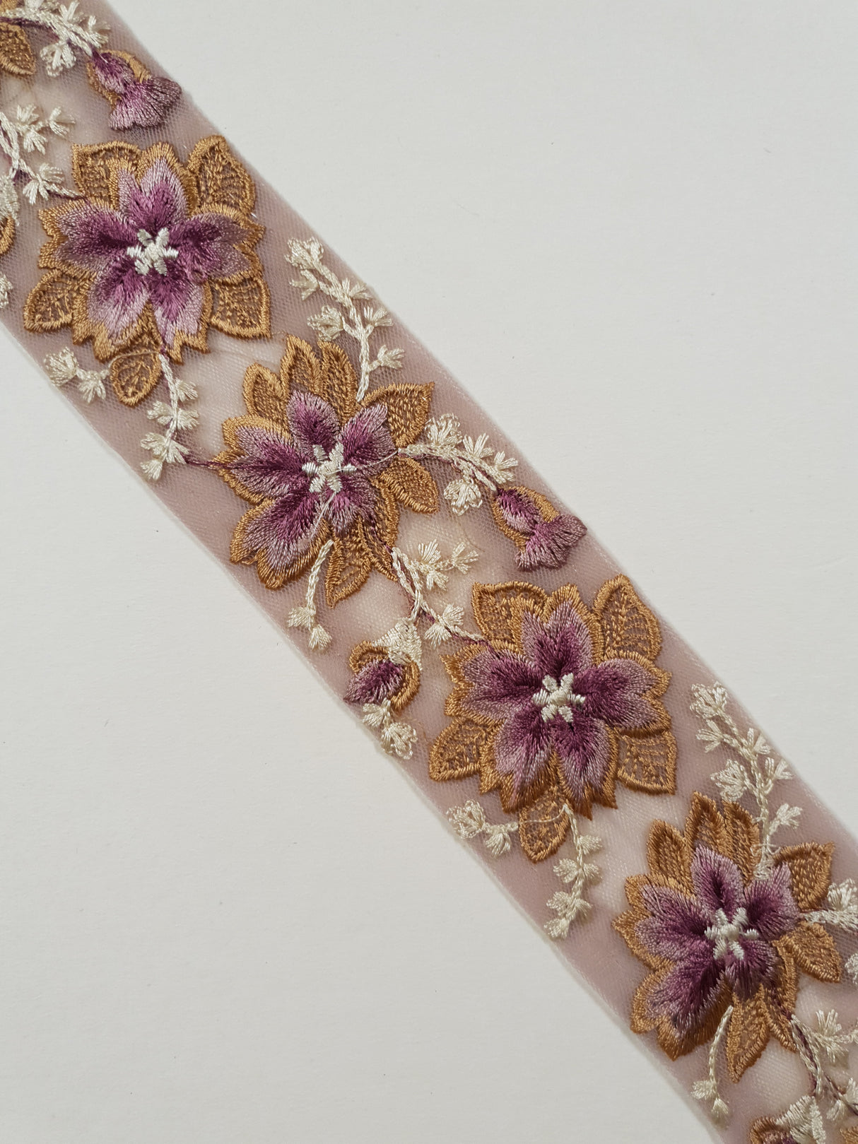 Embroidered Trim - 1 Meter - (ITR-1346)