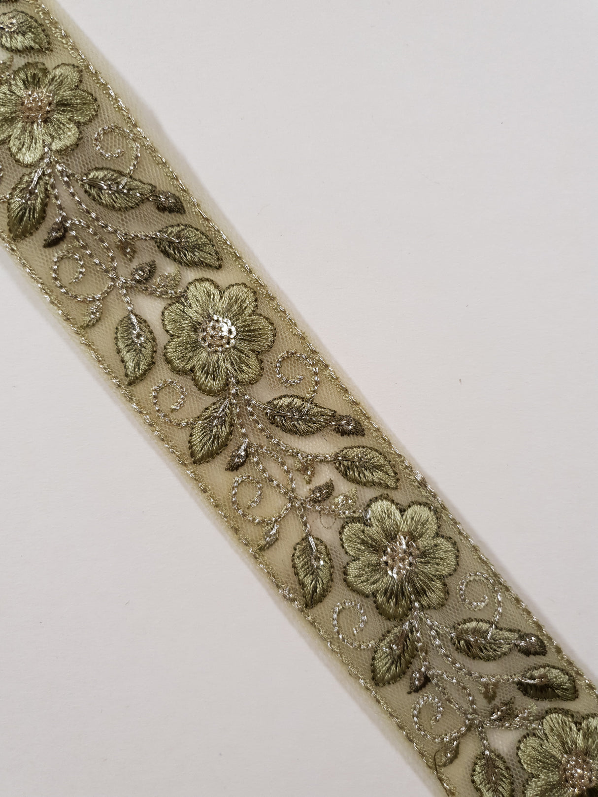 Embroidered Trim - 1 Meter - (ITR-1348)