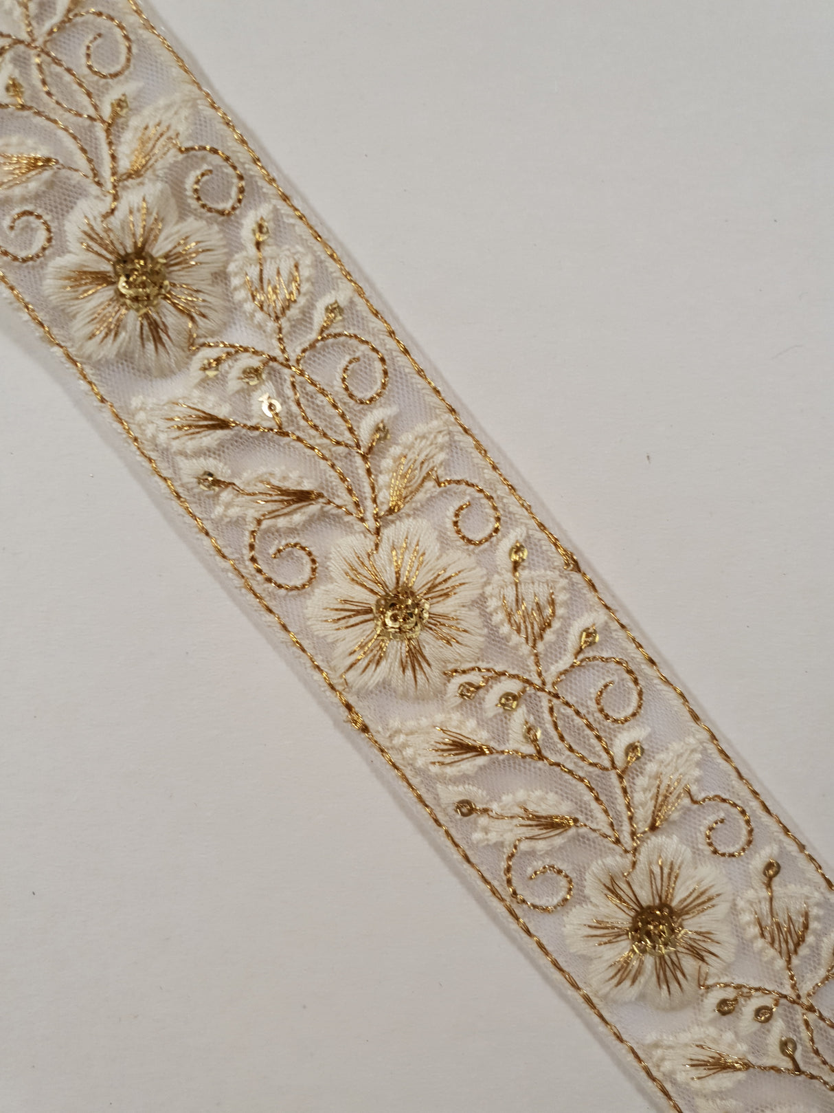 Embroidered Trim - 1 Meter - (ITR-1371)