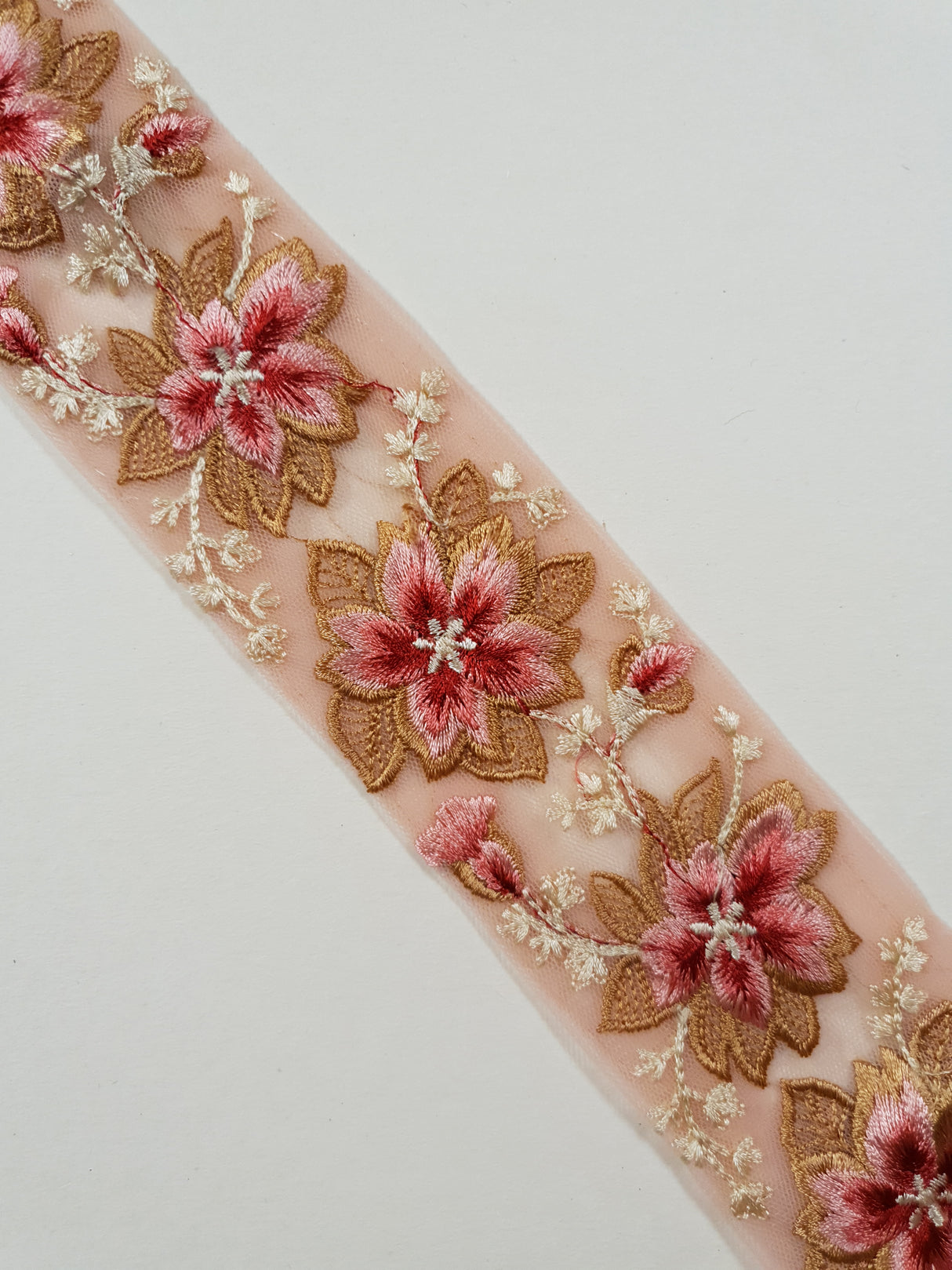 Embroidered Trim - 1 Meter - (ITR-1373)
