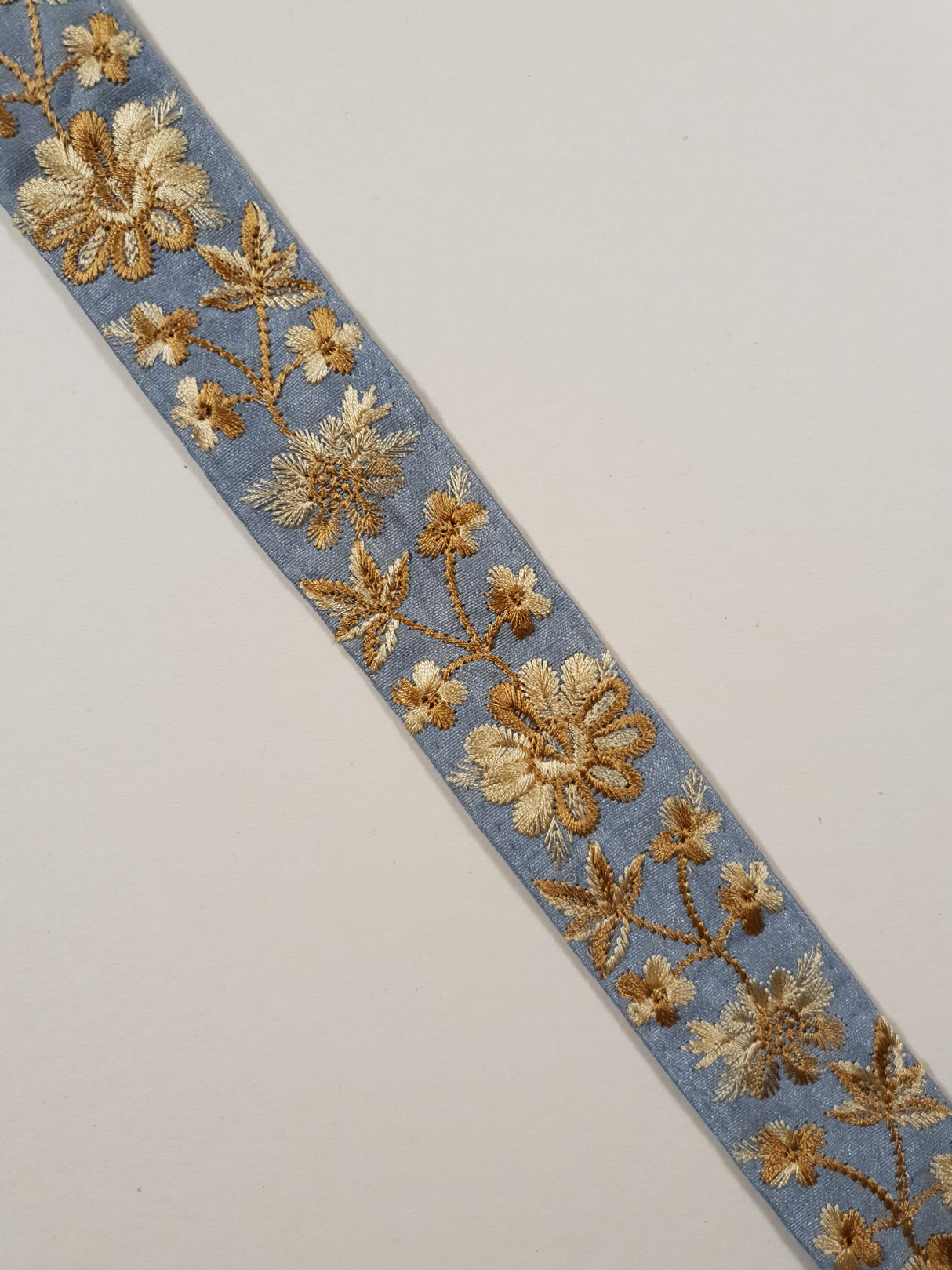 Embroidered Trim - 1 Meter - (ITR-1423)